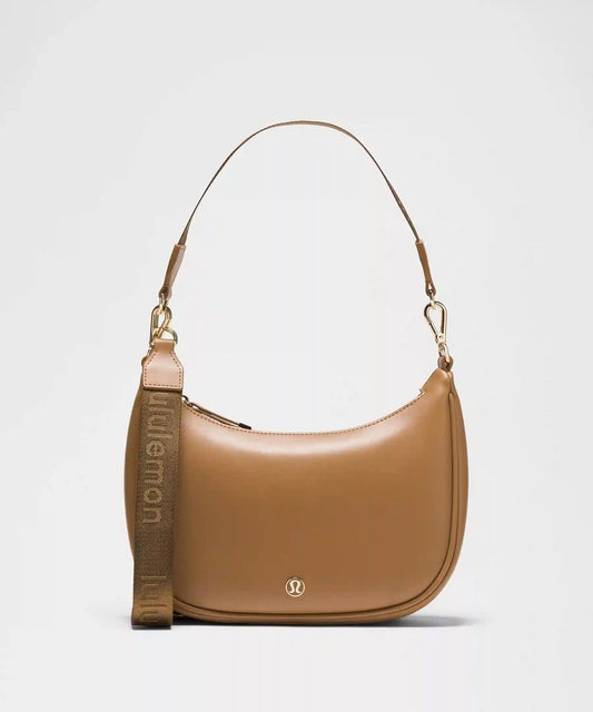 City Essentials Small Shoulder Bag 3L *Smooth Leather Alternative