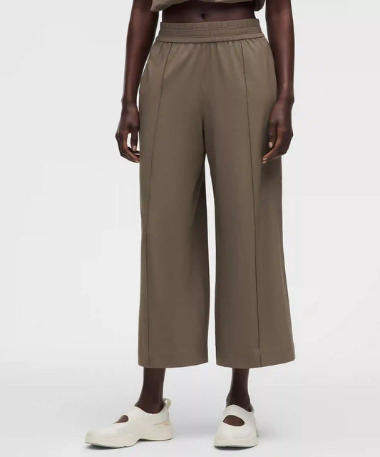 Breezily Mid-Rise Cropped Pant