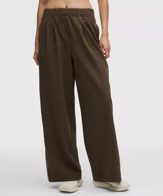 Seersucker WovenAir High-Rise Pleated Pant *Regular