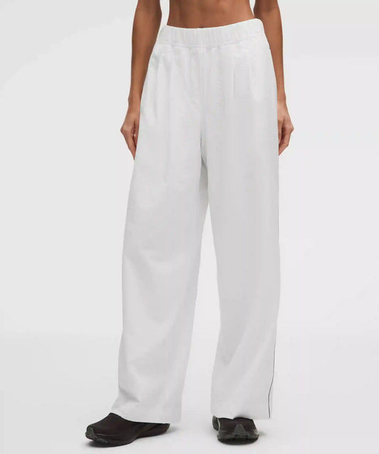 Seersucker WovenAir High-Rise Pleated Pant *Short